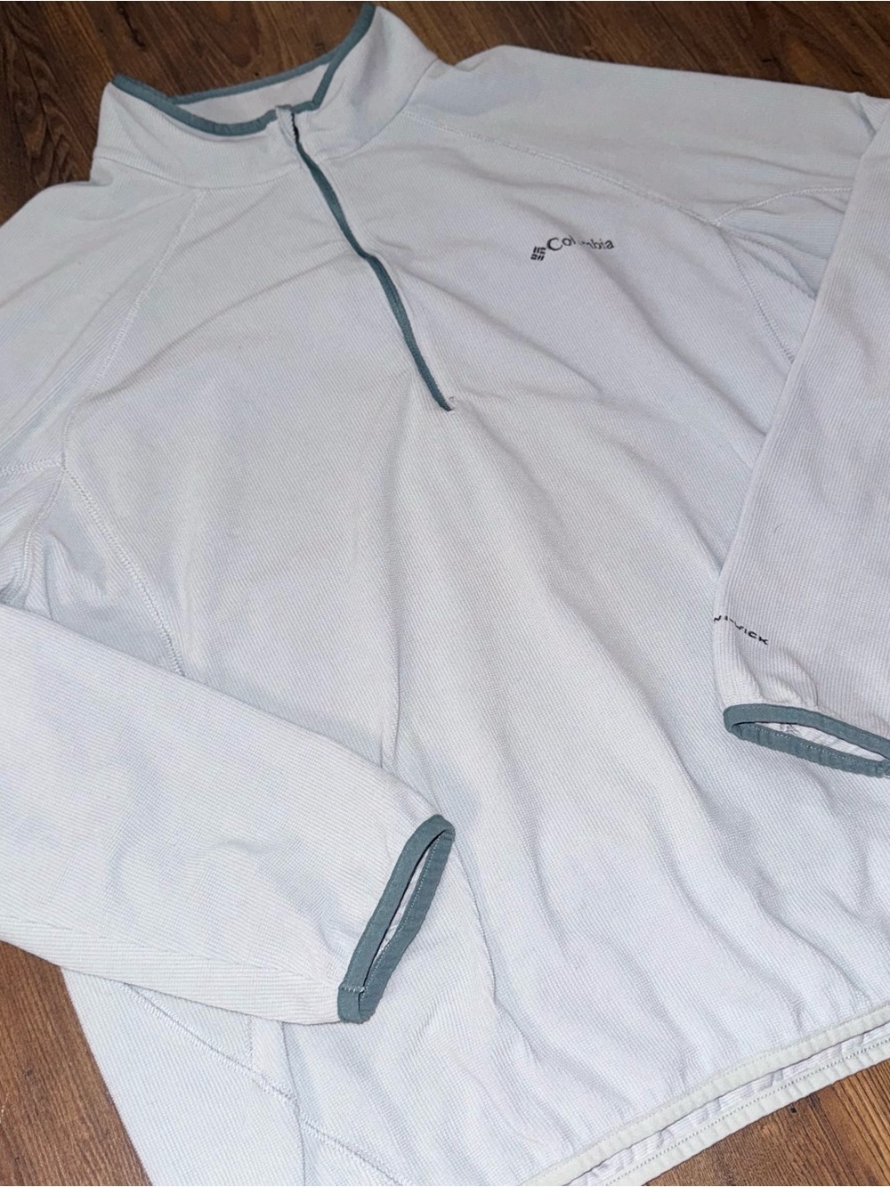 Columbia Light Gray Half-Zip Fleece Pullover with Dark Trim - Picture 3 of 10